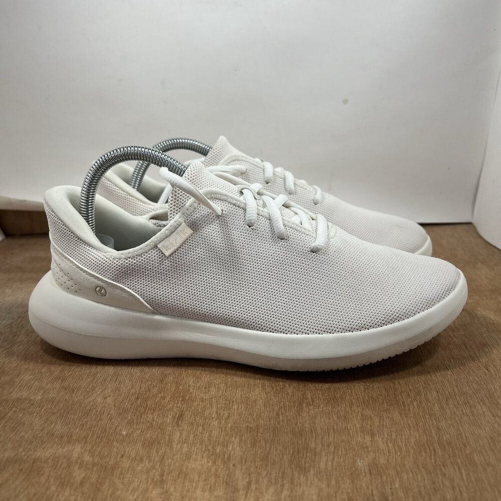 KIZIK Lima Women’s Size 11 White Hand Free Athletic Shoes